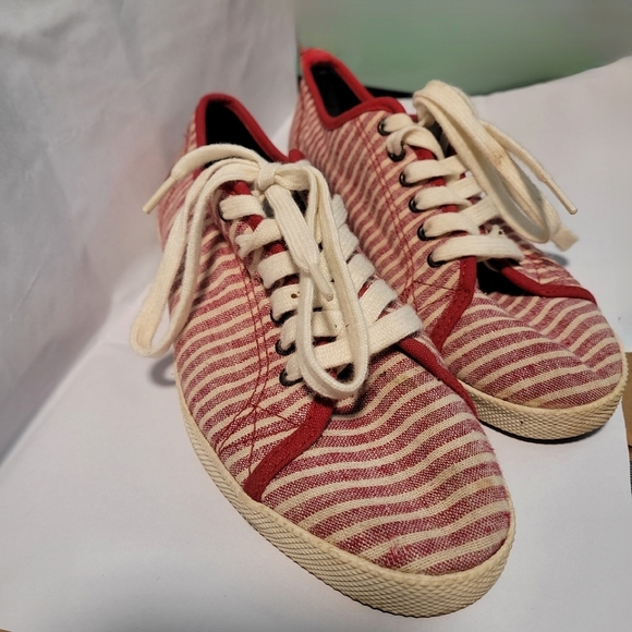 Nautica Red and White Sneakers - Picture 2 of 4